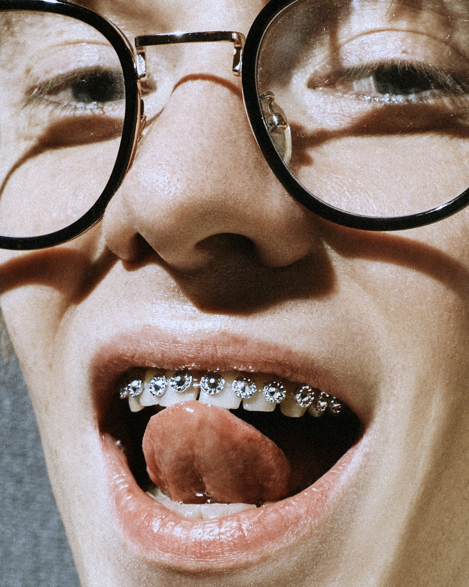 1615967312923416 look2 1 2