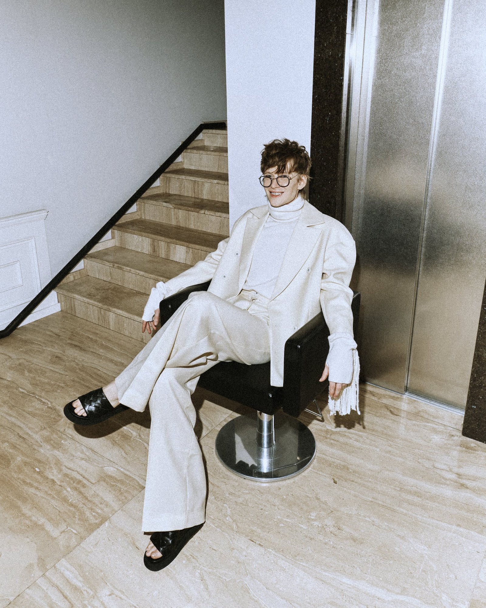 1615967370148175 look2 1 6