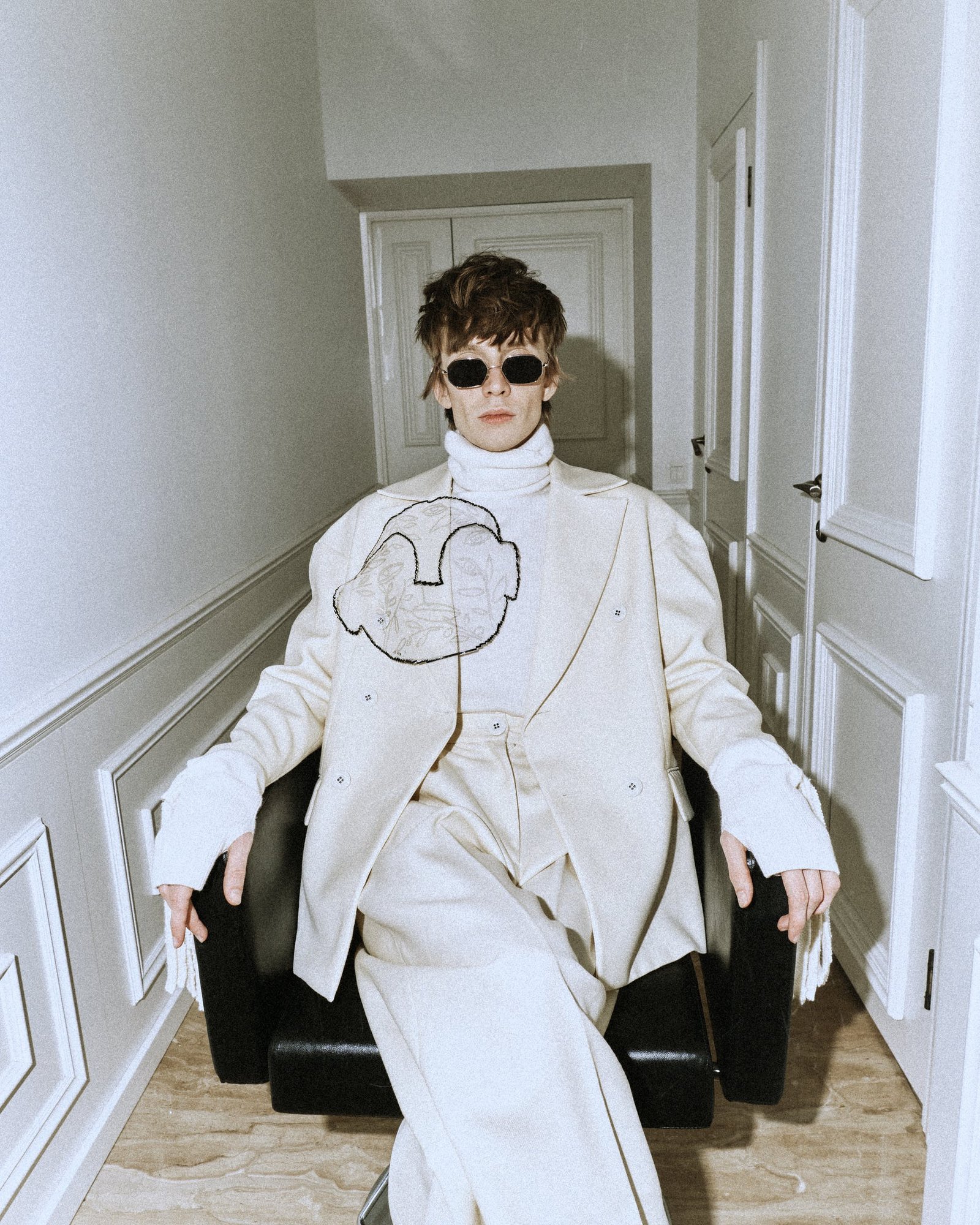 1615967389180073 look2 1 11