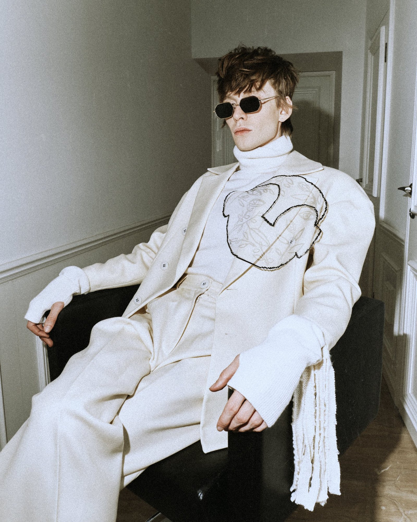 1615967398874141 look2 1 13