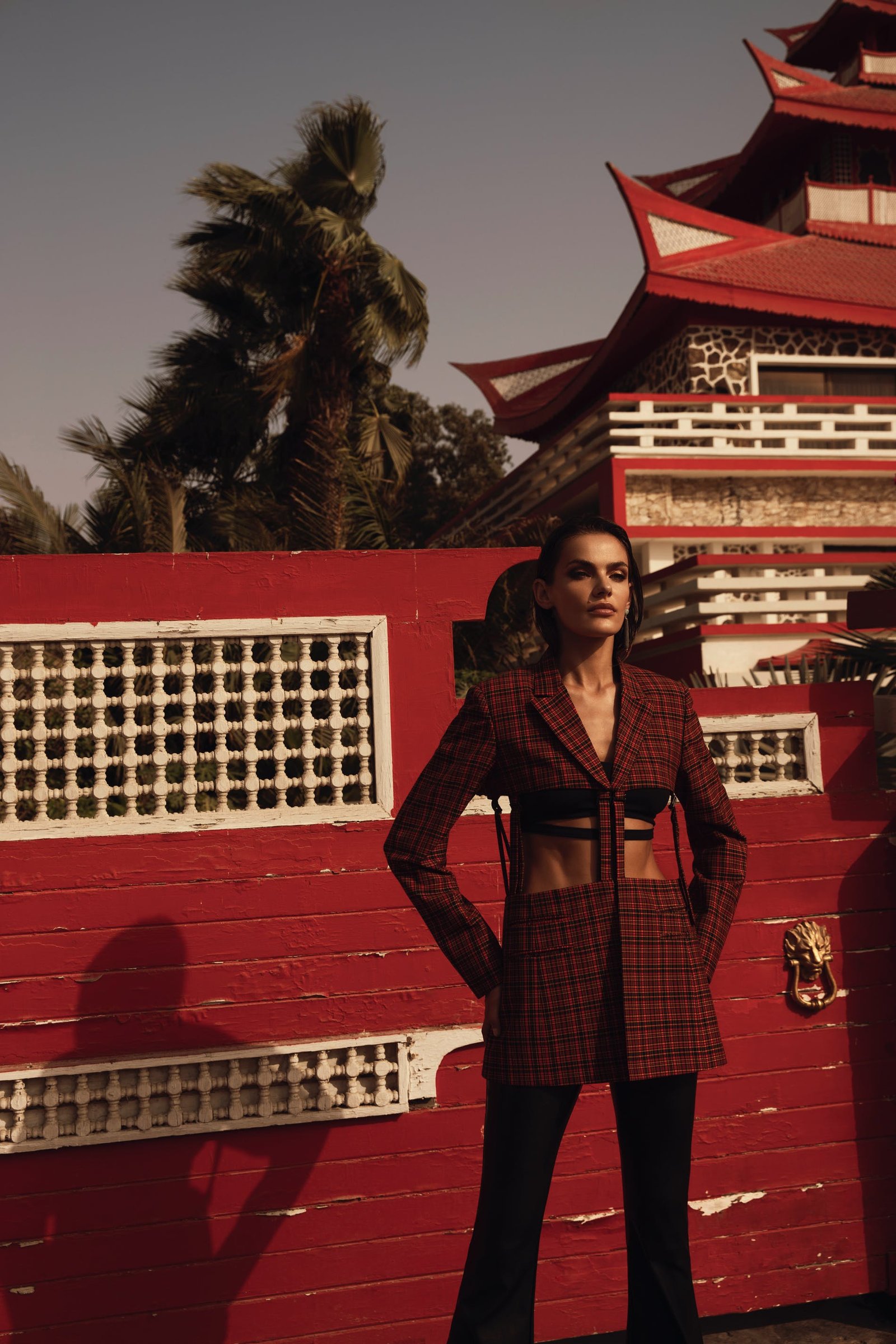 1619679753468139  look1