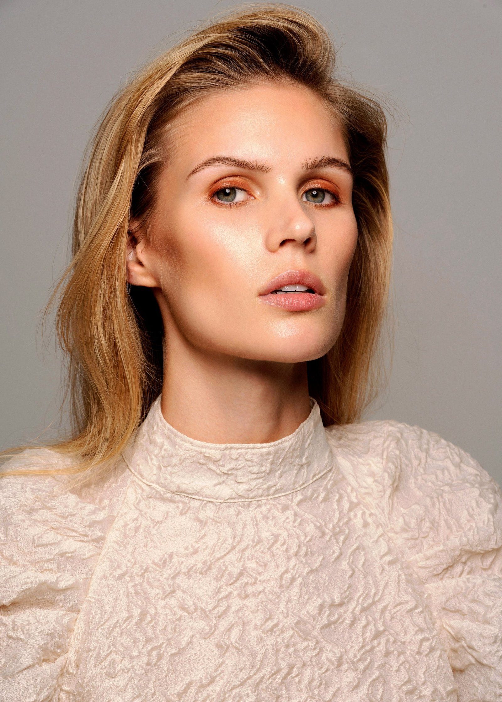 1621005626693864 look 2.1