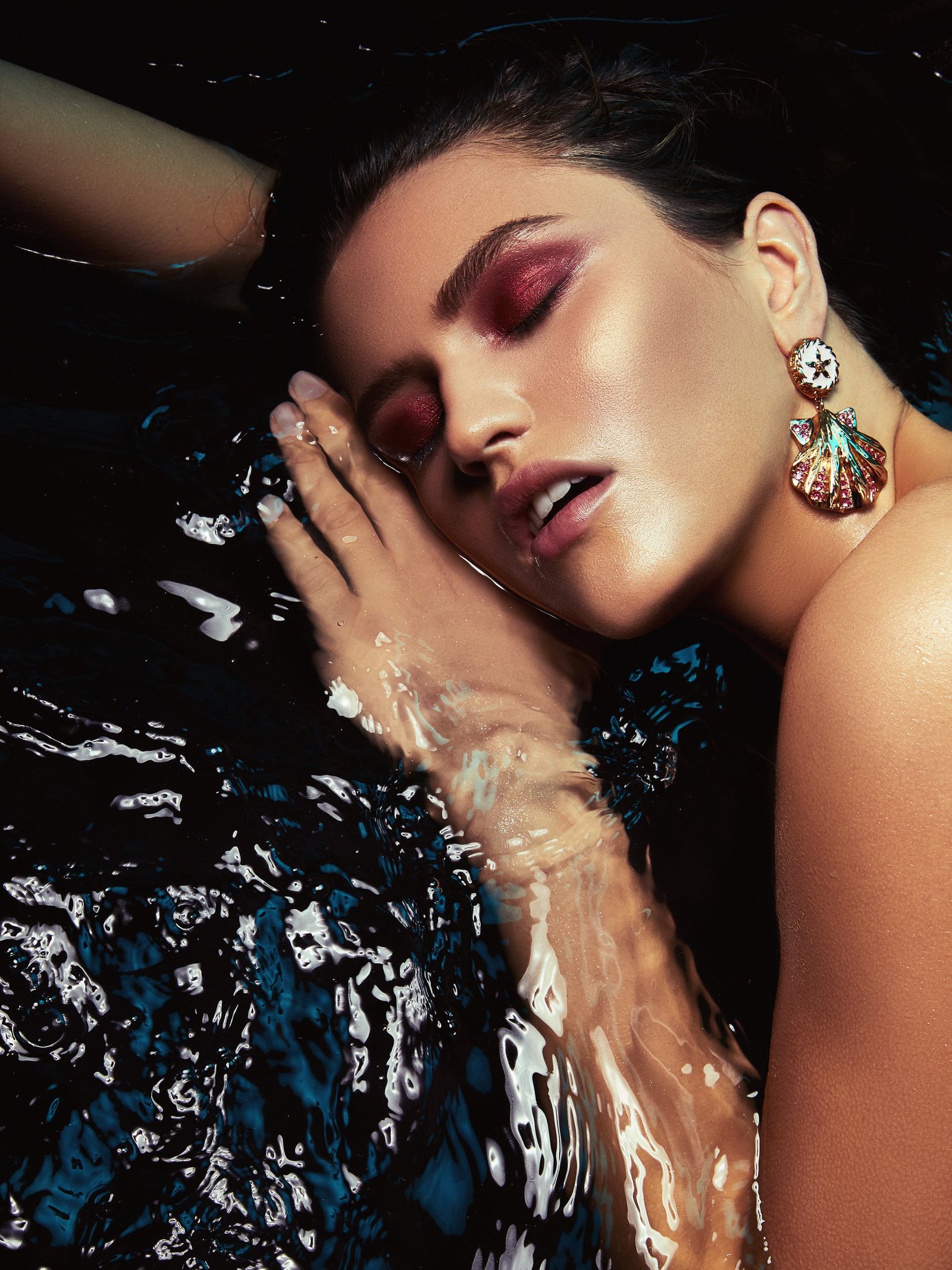 1625813954845759 look2