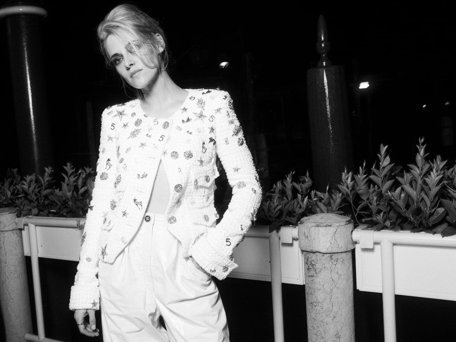 1630936594629563 chanel kristen stewart chanel mostra di venezia 2021 2 ld