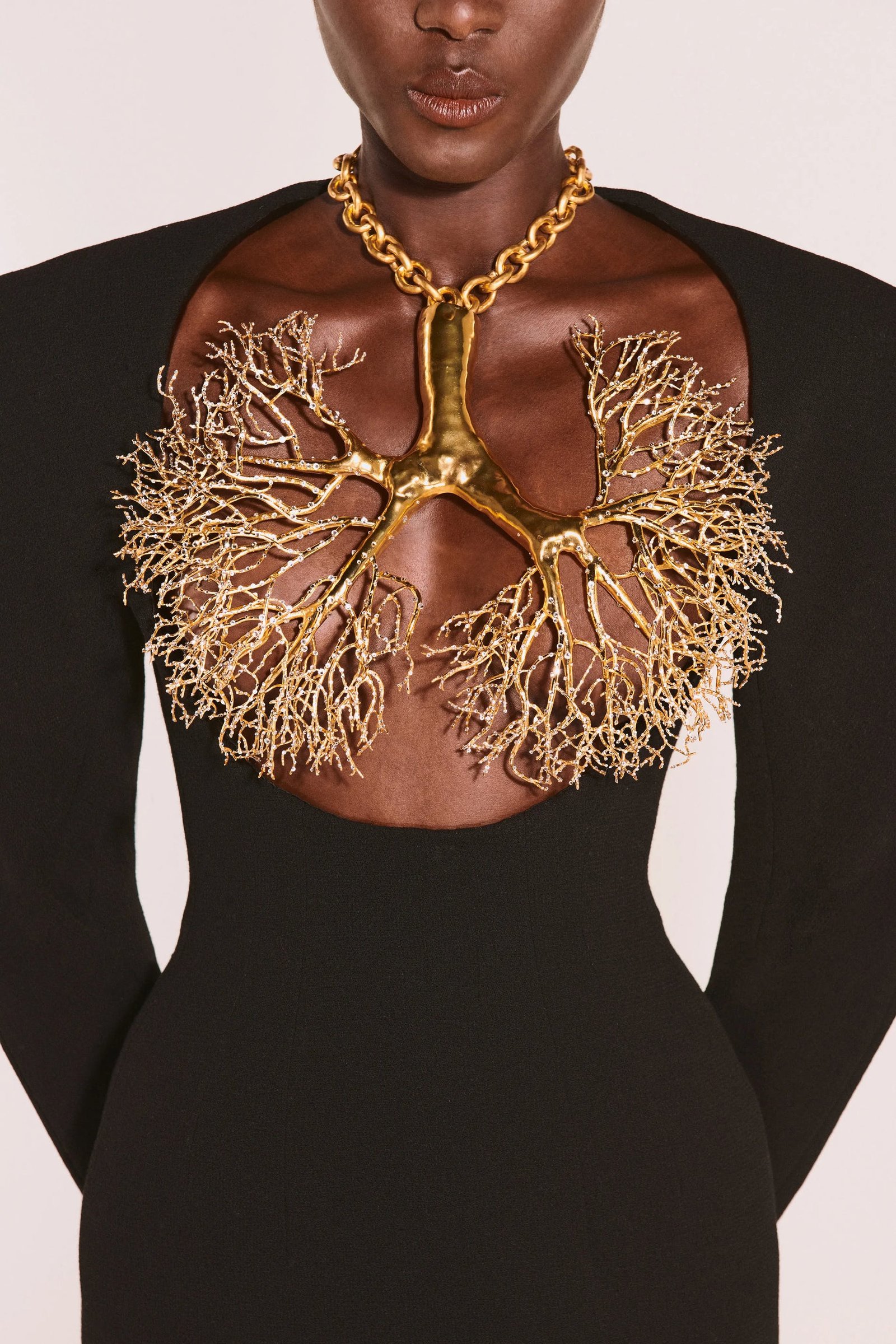 1630997952051951 2 schiaparelli couture fall 21