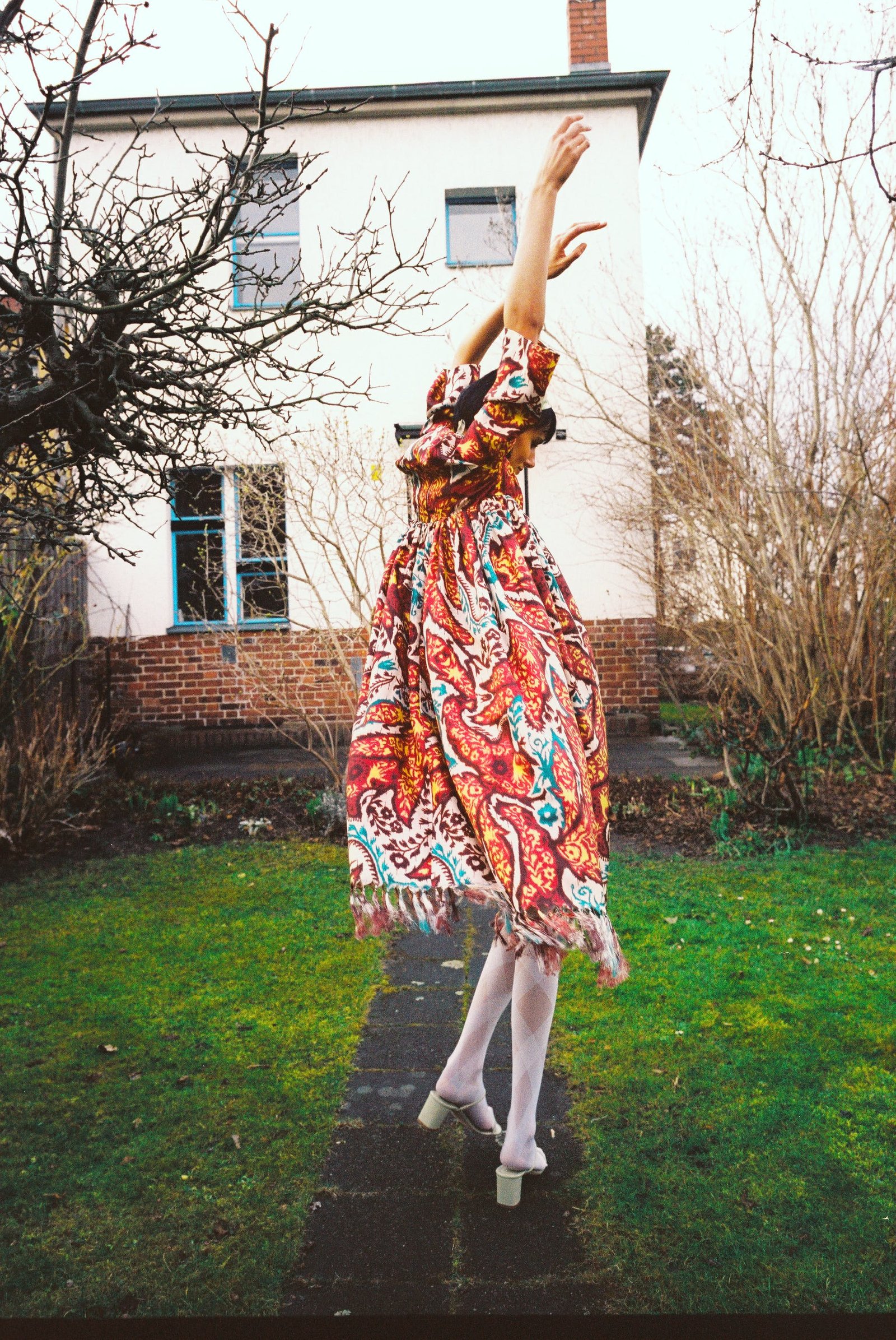 1631096086959573 look05 00029