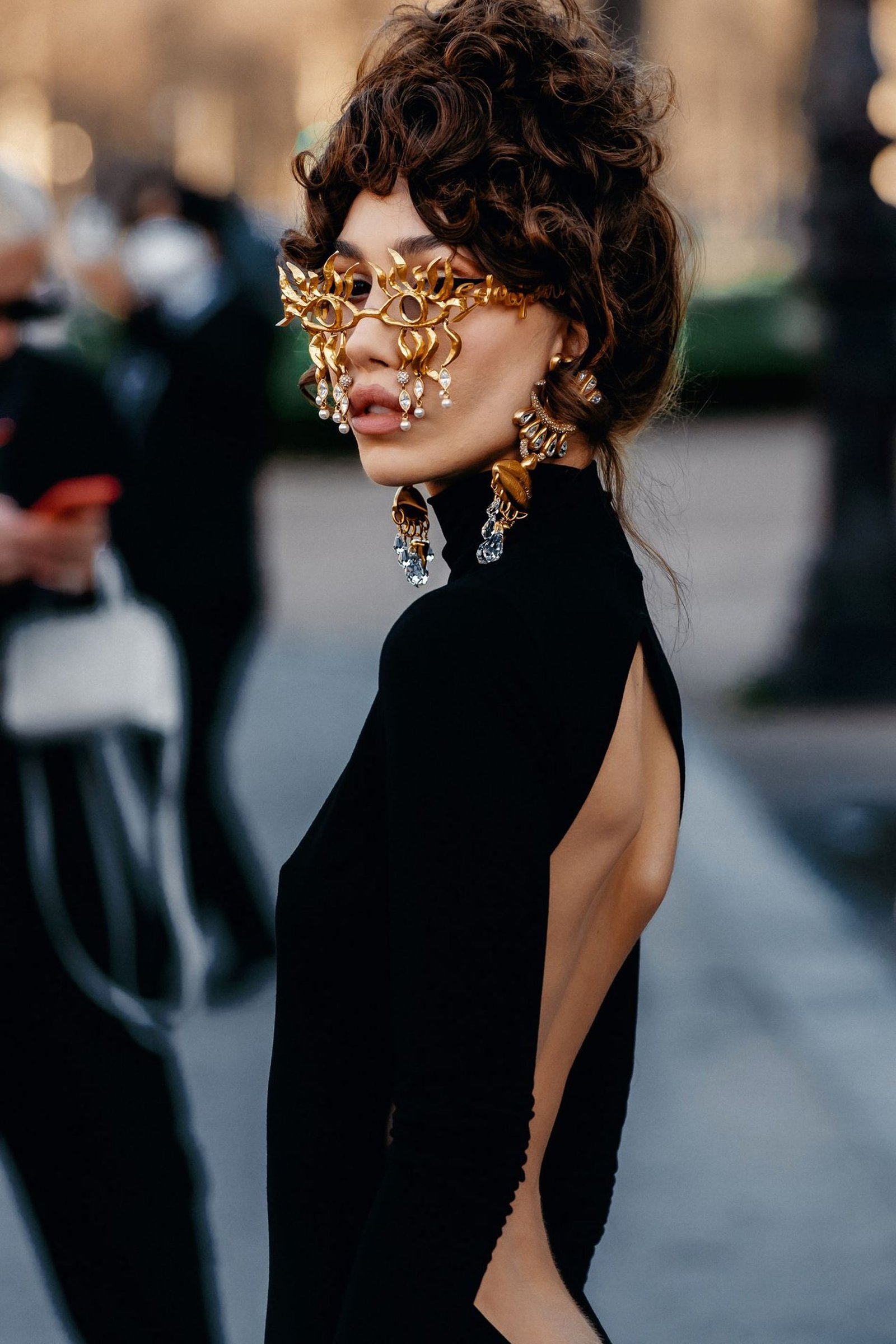 1644223789853274 nadia lee cohen pfw 220124 schiaparelli dsc 0425 hq 2x3 pfw l officiel monaco