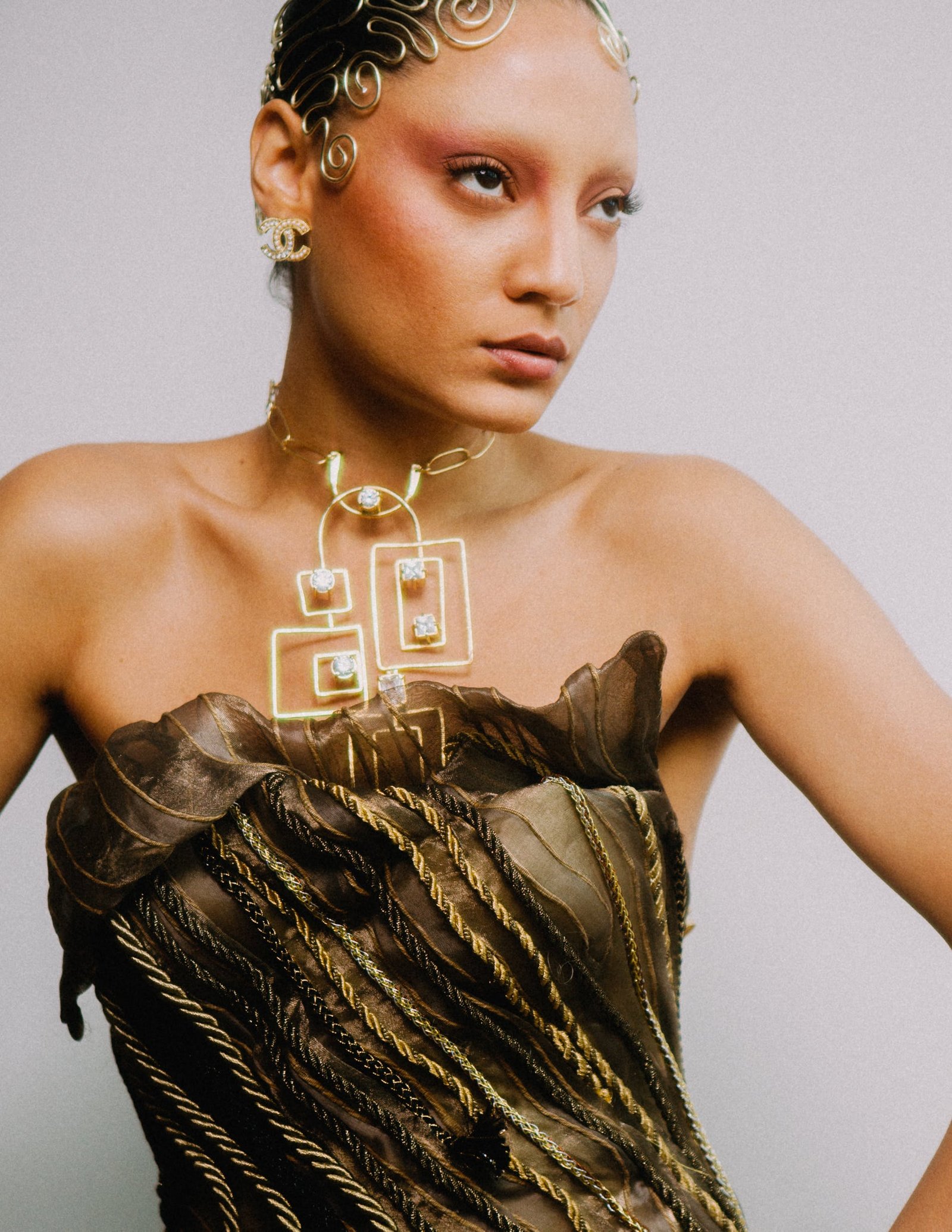 1646040105183869 look03 03