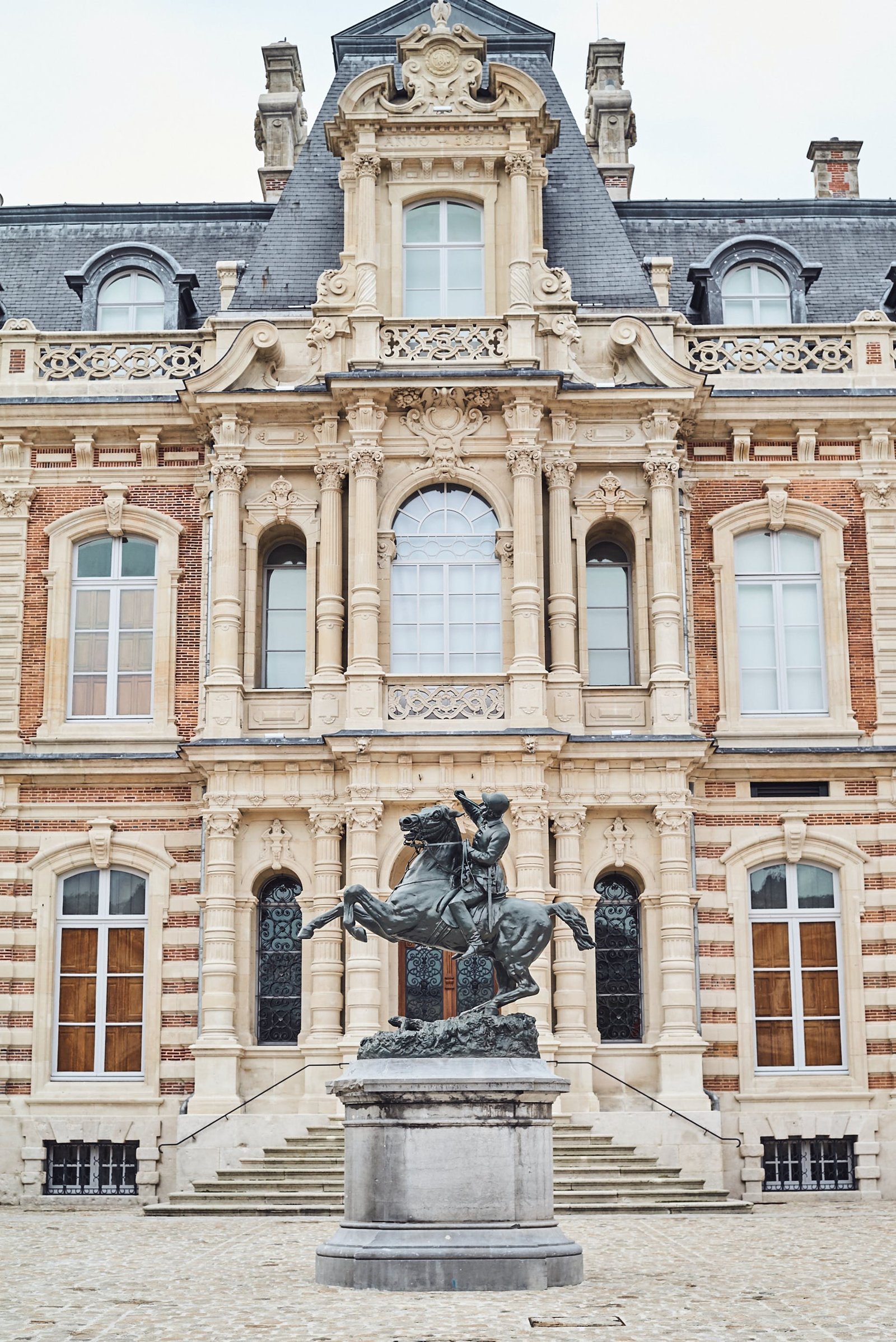 1646231615235469 lofficieldsc05148